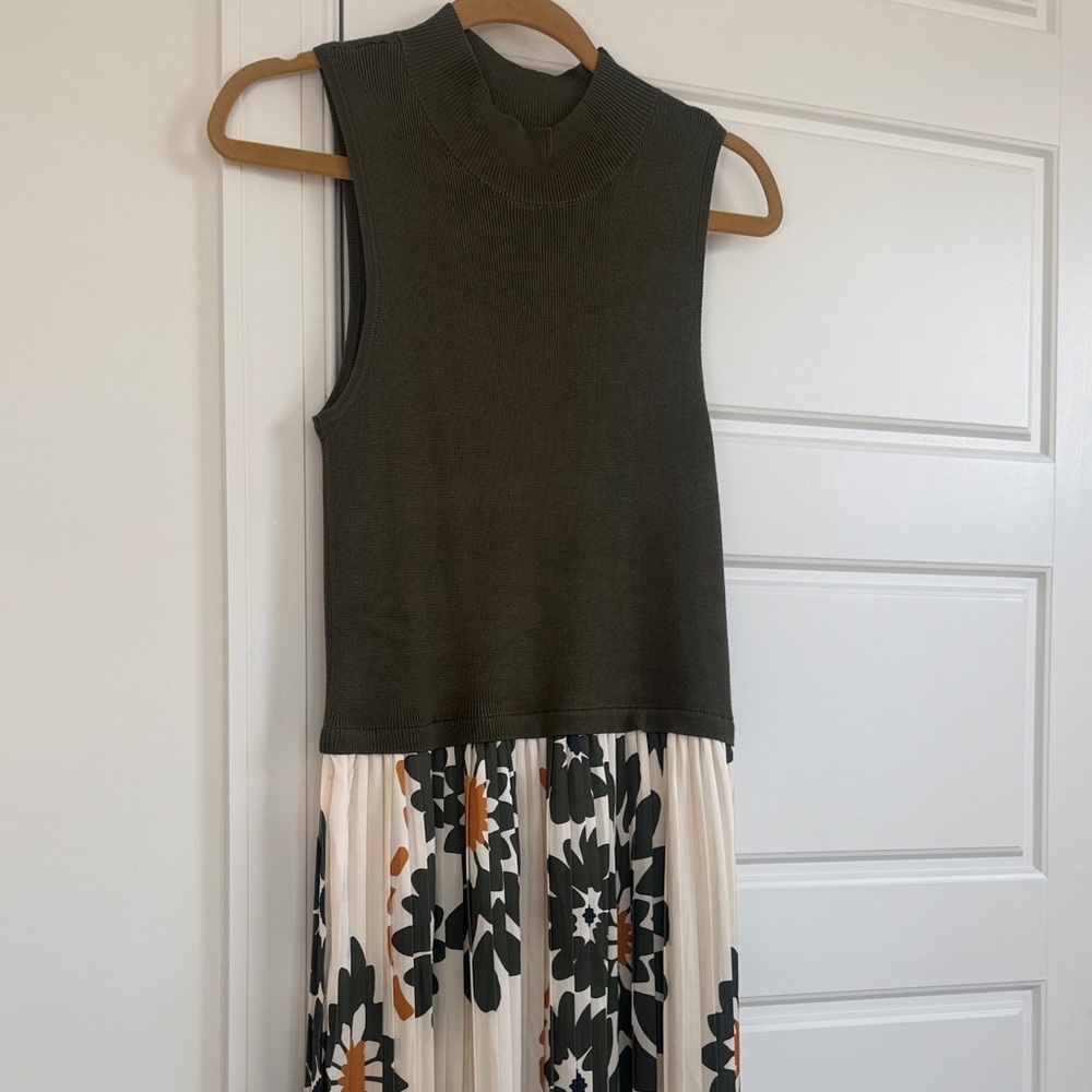 Sleeveless  Floral Maxi Dress - Picture 2 of 4